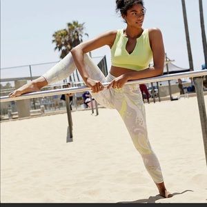 2 PIECE FREE PEOPLE MOVEMENT SPORTS BRA AND LEGGINGS MEDIUM CUTE PRINT